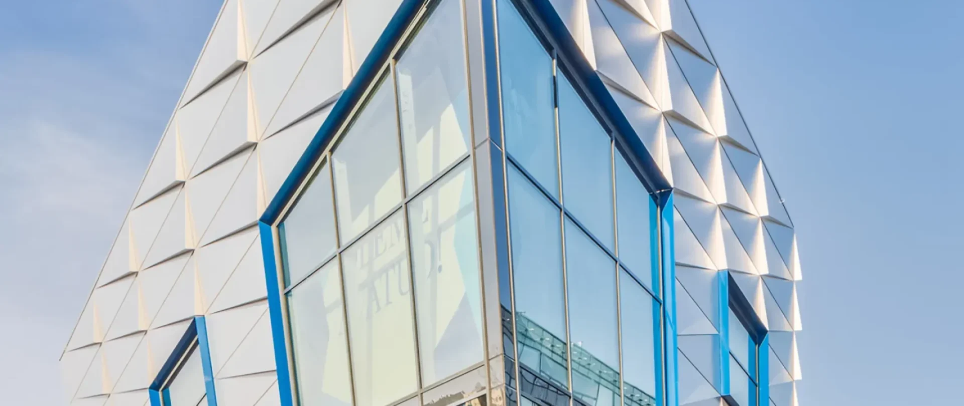 Parmet Nautica kaubanduskeskus fassaad arhitektuurifoto