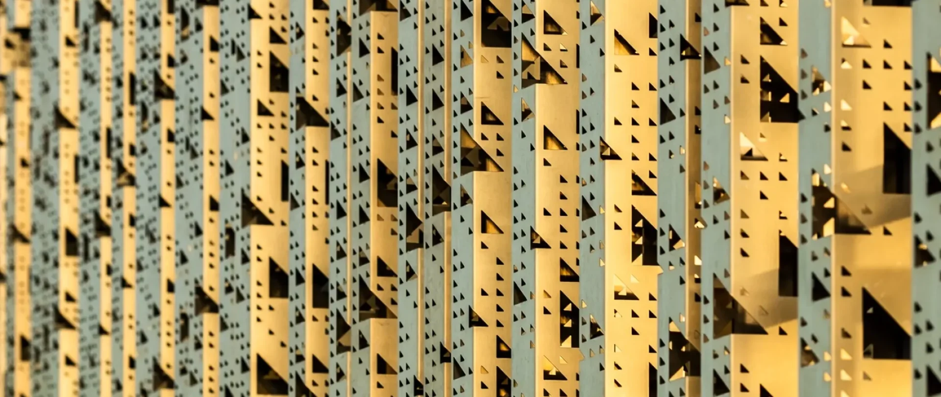 Parmet - Tartu Ülikooli Delta hoone fassaad -arhitektuurifoto